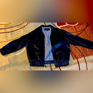 Barely worn MEN’S LEATHER COAT. XL black.